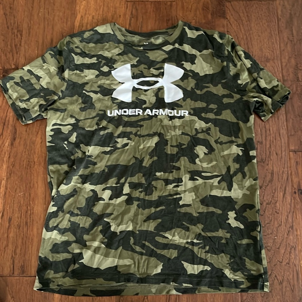 UA SS Camo Shirt YXL
